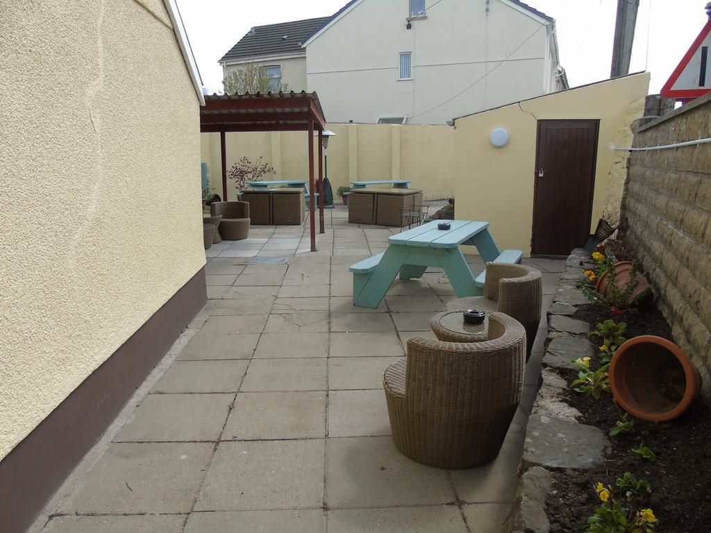 The Pembrey Country Inn Eksteriør billede