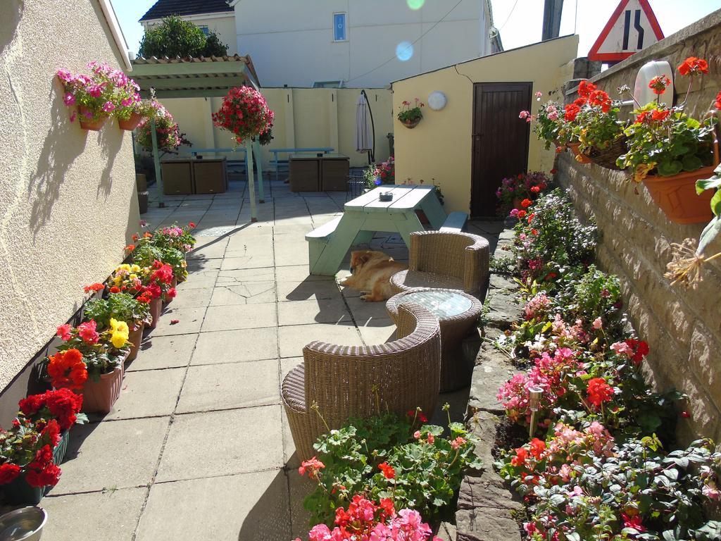 The Pembrey Country Inn Eksteriør billede